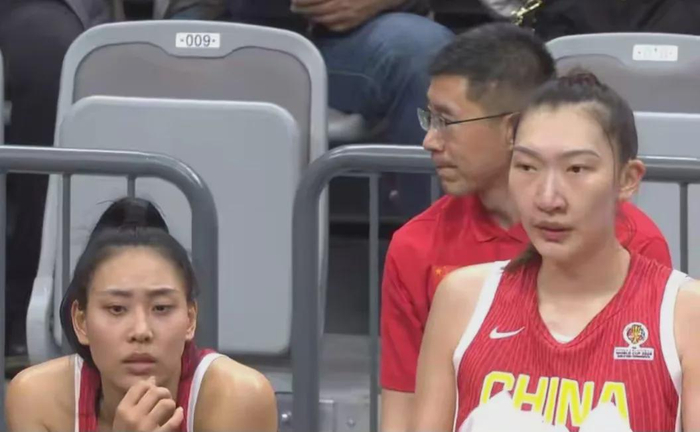 中国女篮资格赛首败张子宇成焦点 内外线差距暴