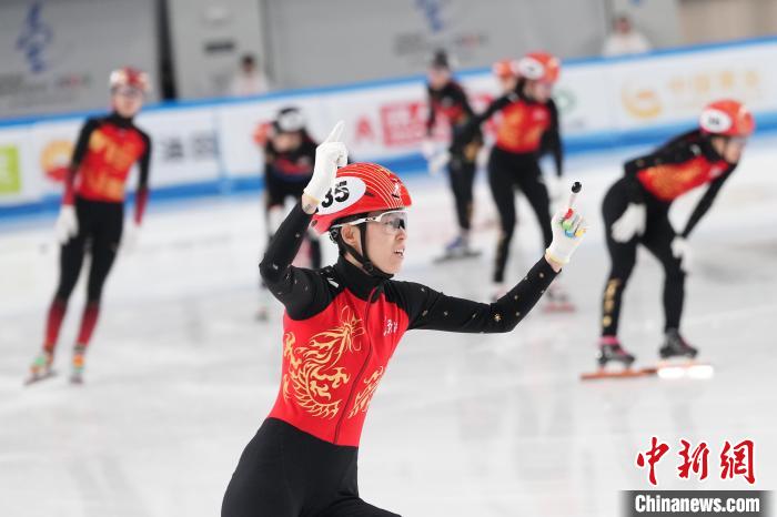 孙龙揽获三金加冕四冠王 短道速滑收官日吉林队
