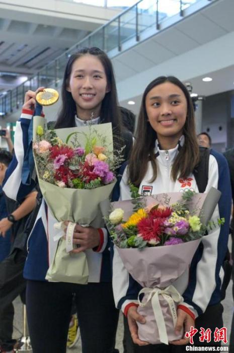 香港击剑冠军江旻憓回港：希望把夺金喜悦分享