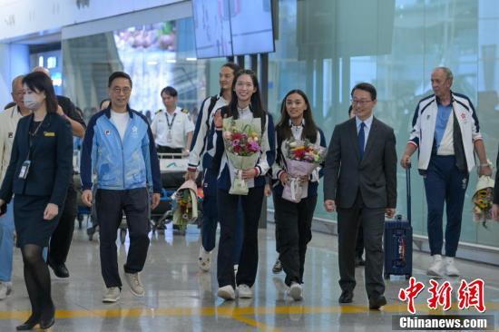 香港击剑冠军江旻憓回港：希望把夺金喜悦分享